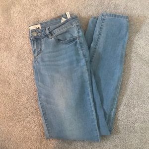 Light wash jeggings